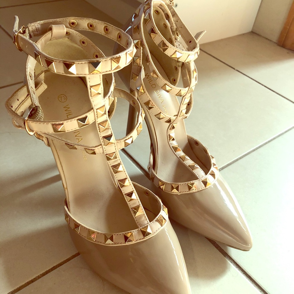 Valentino rockstudded look alike pump heels.